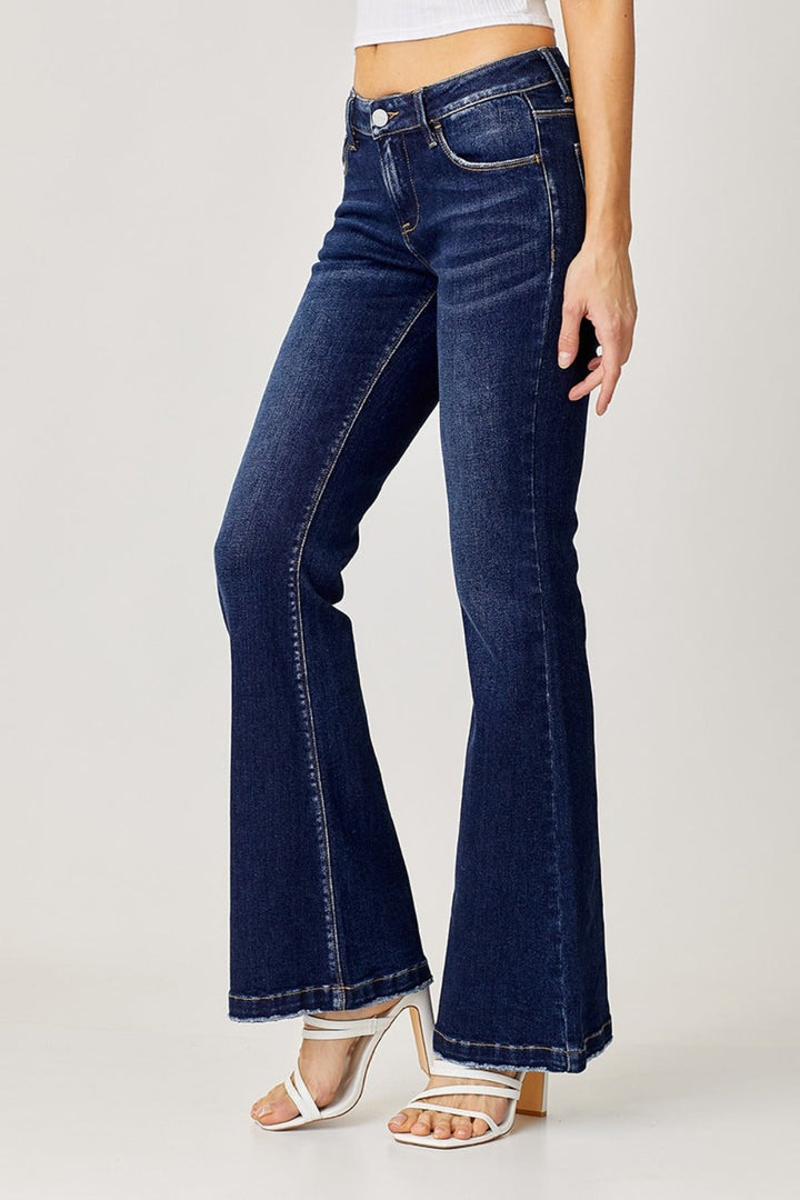 Women’s Low-Rise Flare Jeans – Retro-Inspired Denim with Slight Stretch