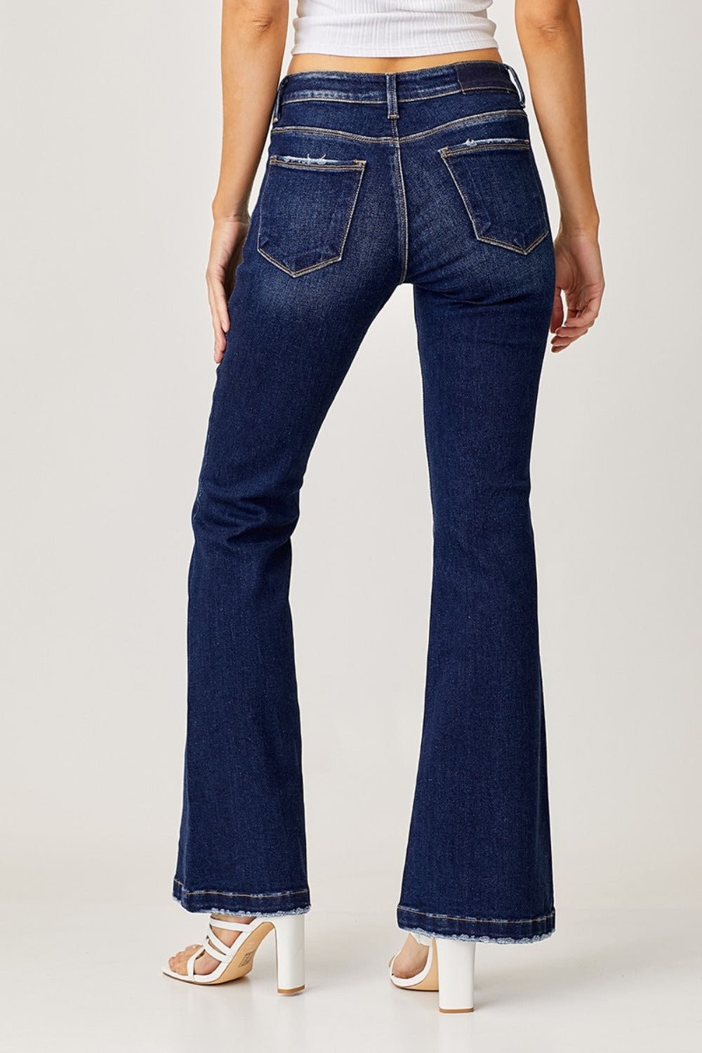 Women’s Low-Rise Flare Jeans – Retro-Inspired Denim with Slight Stretch