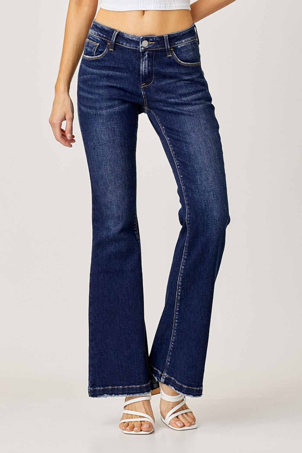 Women’s Low-Rise Flare Jeans – Retro-Inspired Denim with Slight Stretch