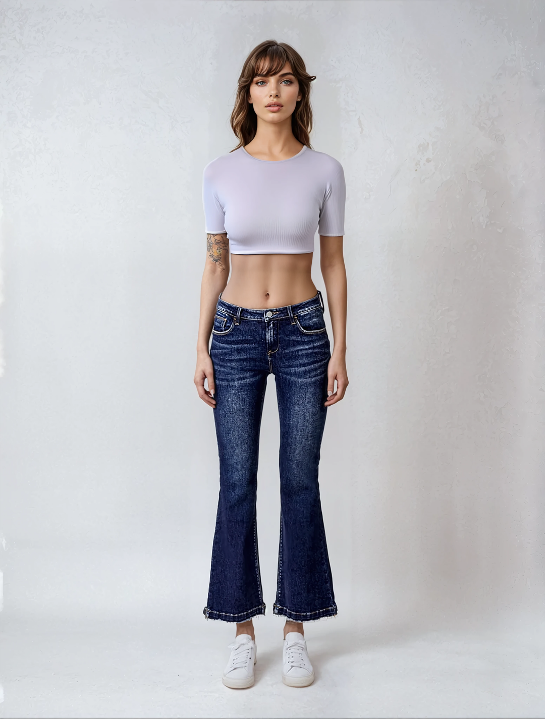 Women’s Low-Rise Flare Jeans – Retro-Inspired Denim with Slight Stretch